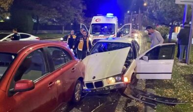 Sivas’ta zincirleme kaza! 5 otomobil birbirine girdi