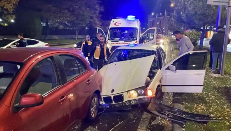 Sivas’ta zincirleme kaza! 5 otomobil birbirine girdi