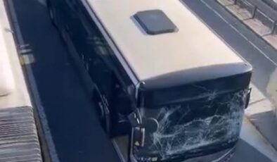 Son dakika: Sefaköy’de metrobüsler çarpıştı! Yaralı var