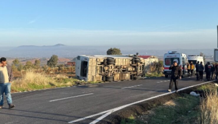 Tarım işçilerini taşıyan midibüs devrildi: 23 kişi yaralandı