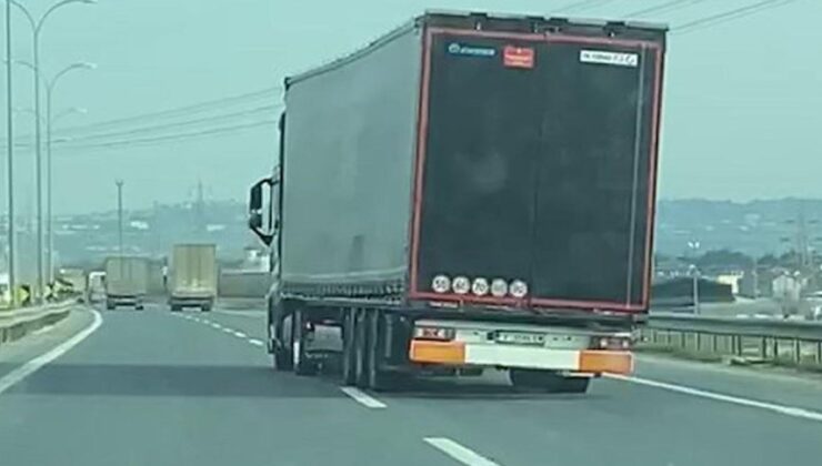 Tırın yolda zikzak çizerek ilerlemesi kamerada