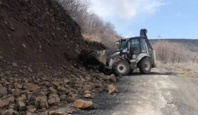 Toprak kayması faciayla sonuçlandı! Uçurumdan yuvarlanan kepçe operatörü hayatını kaybetti