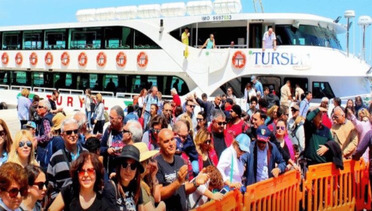Türk turistler komşu adayı ihya etti, 100 bin Türk turist adayı ziyaret etti