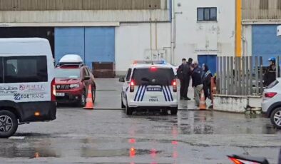 Tuzla Tersaneler Bölgesi’nde gemi devrildi: 1 ölü