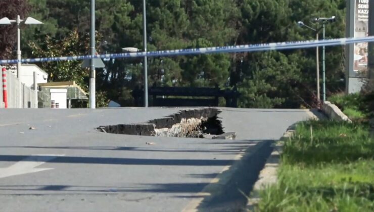 Ümraniye'de istinat duvarı yıkıldı, yol çöktü