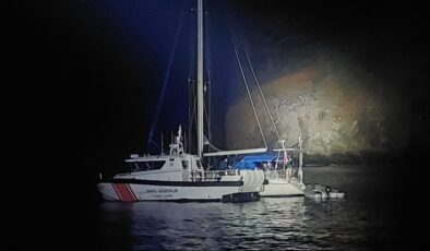 Yelkenli tekneden 35 kaçak göçmen çıktı