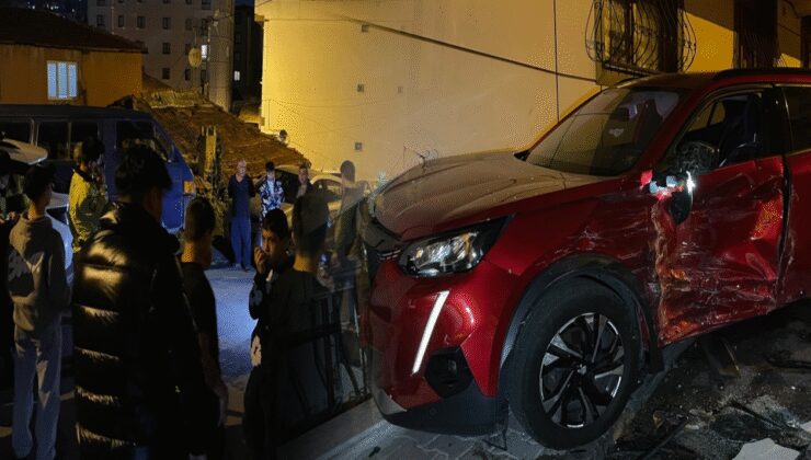 Yokuş aşağı inen otomobil 8 araca çarptı!