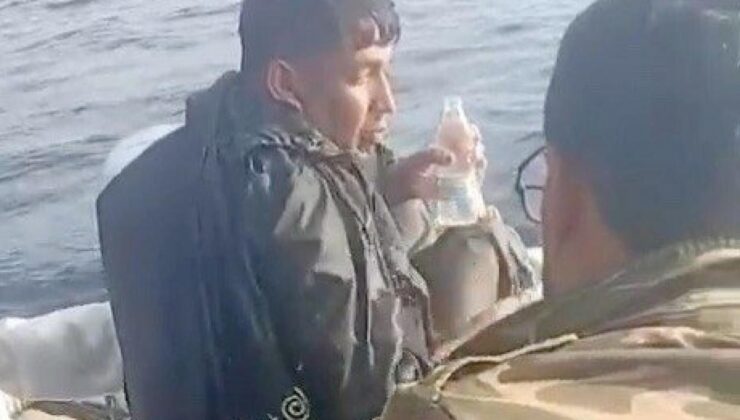 Yunanistan’a geçmek isterken bottan düşen genç 12 saat yüzerek hayatta kaldı