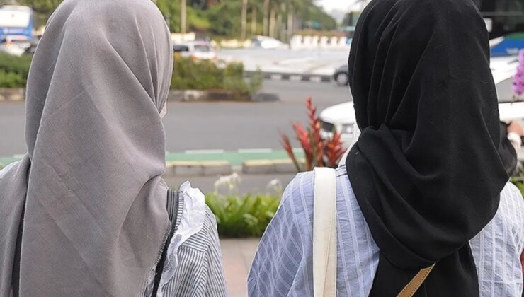 Yüzde 92’si Müslüman olan ülkede okullarda başörtüsü yasaklandı