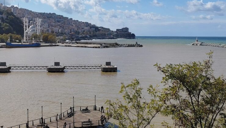 Zonguldak’ta deniz çamur rengine büründü