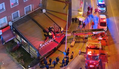 2’inci kattan düştü! Hayatını kafenin tentesi kurtardı