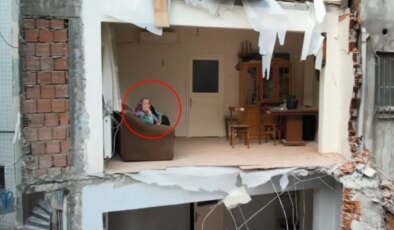 4 katlı bina yıkıldı; bitişikteki apartman duvarsız kaldı