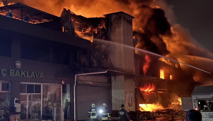 Adana’da hırdavat dükkanında korkutan yangın!