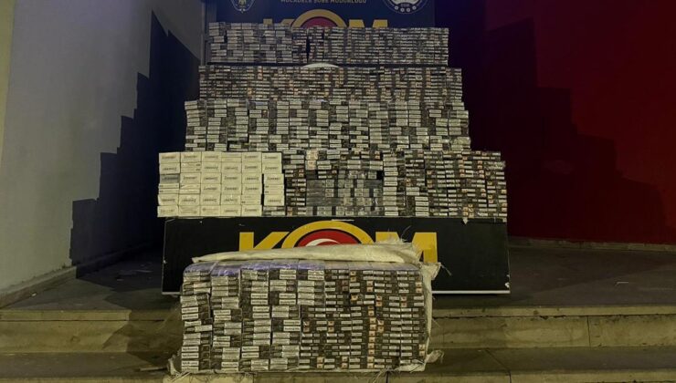 Adana'da TIR ve yolcu otobüsü durduruldu: 4 bin 500 paket sigara ele geçirildi