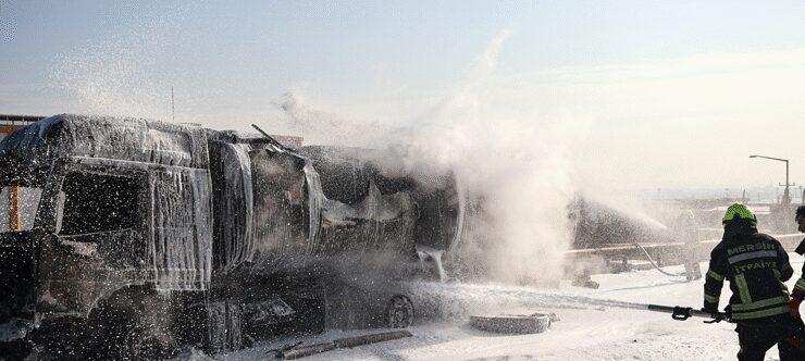 Akaryakıt yüklü tankerde yangın!