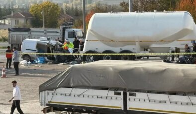 Ankara’da kahreden kaza! Otomobil hurdaya döndü, 3 kişilik aile yok oldu