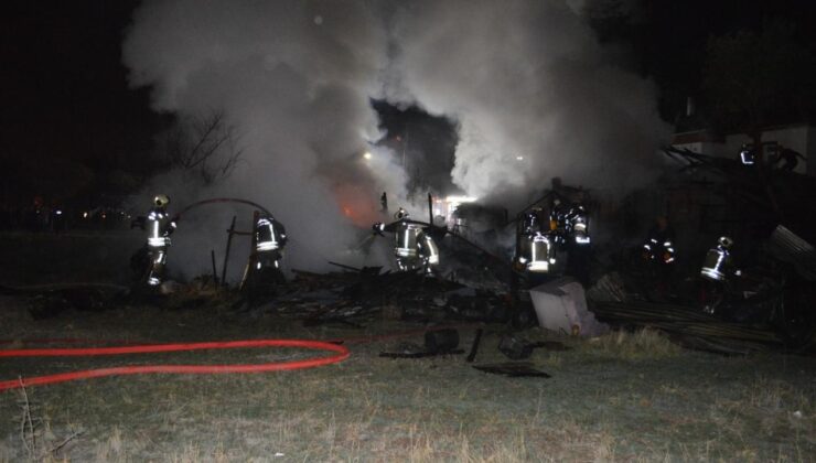 Ankara’da zihinsel engelli 3 kardeşin yaşadığı ev yanarak kül oldu