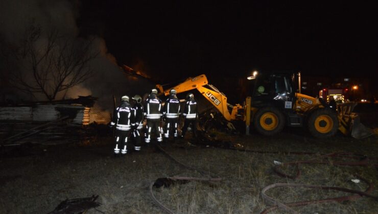 Ankara'da zihinsel engelli 3 kardeşin yaşadığı ev yanarak kül oldu
