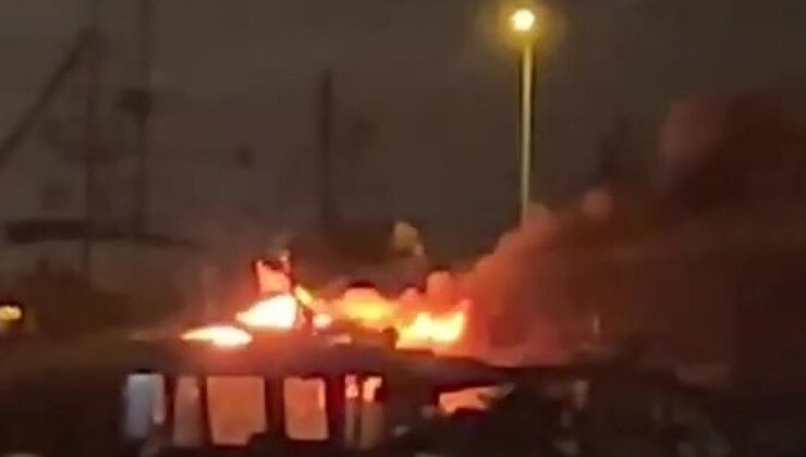 Antalya’da düşen yıldırım 3 tekneyi küle çevirdi