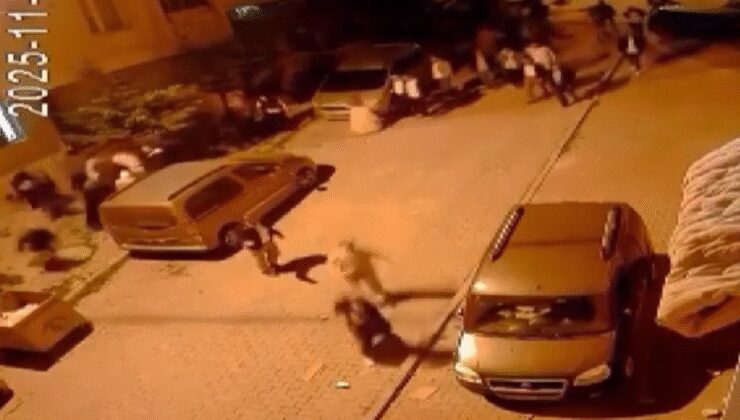 Arnavutköy'de ortalık karıştı: Taşlı sopalı kavga kamerada!