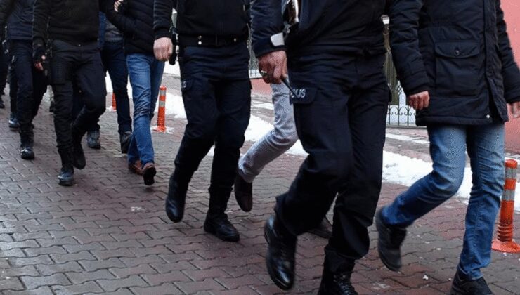 Ataşehir'de AVM'de hırsızlık yaparken suçüstü yakalandılar