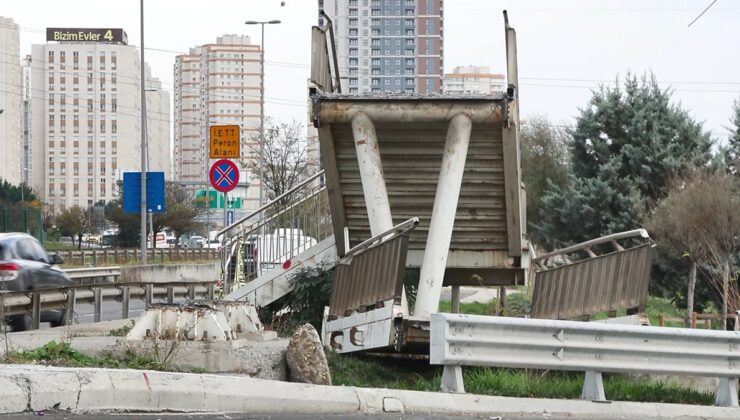Avcılar'da iş makinesi taşıyan TIR'ın çarptığı üst geçit kaldırıldı