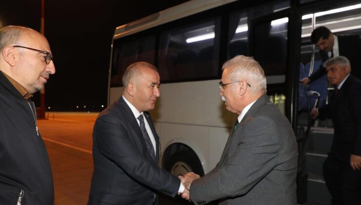 AYM Başkanı’nı vali ve AKP’li vekil birlikte karşıladı