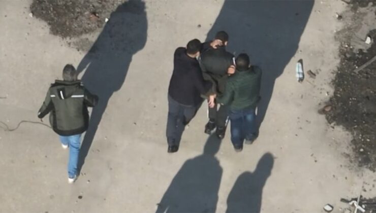 Babasını öldürdü, saklandığı çatıda yakalandı