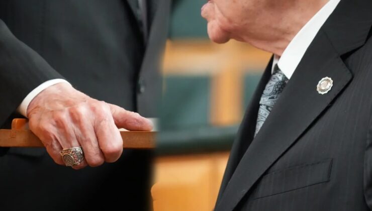 Bahçeli'nin İmralı çıkışının ardından dikkat çeken yüzük ve rozet ayrıntısı!