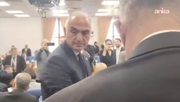 Bakan Ersoy'a şok protesto! Vekiller elini sıkmadı