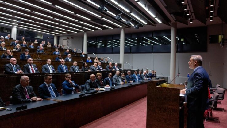 Bakan Fidan Finlandiya Parlamentosunda konuştu