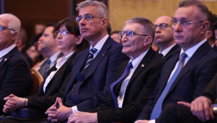 Bakan Memişoğlu, 11. Türk Tıp Dünyası Kurultayı’na katıldı