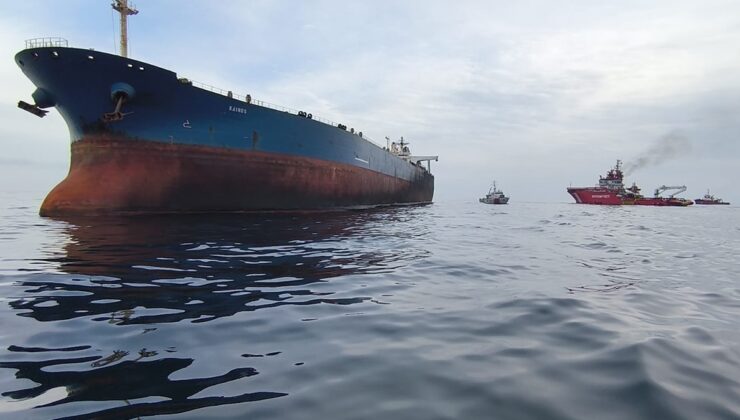 Bakanlık duyurdu: Karadeniz’de saldırıya uğrayan “KAIROS” gemisindeki yangın söndürüldü