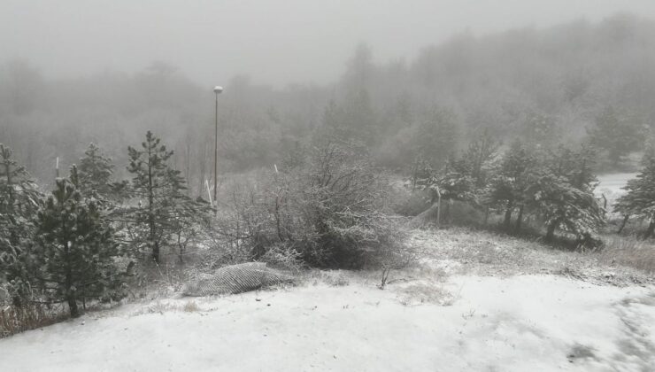 Balıkesir Sındırgı’da kar yağdı