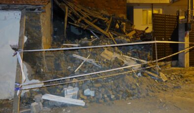 Balıkesir’de metruk bina çöktü