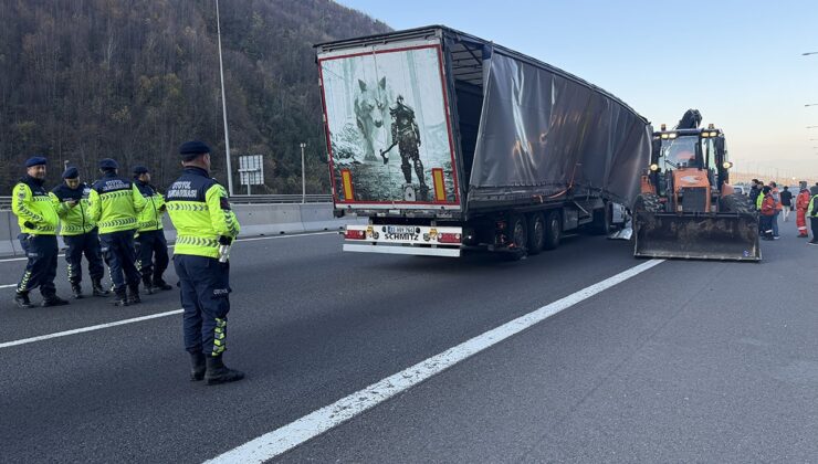 Bolu Dağı’nda TIR kazası: İstanbul yönünde yol 1,5 saat kapandı