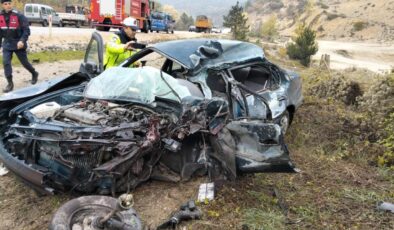 Bolu’da feci kaza! Kamyon adeta biçti geçti