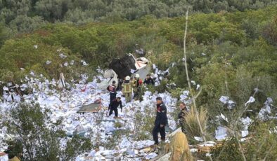 Bursa’da feci kaza! Kağıt yüklü TIR, uçurumdan yuvarlandı: 2 ölü