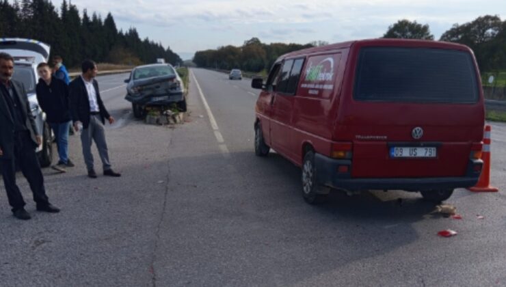 Bursa'da otomobil ile minibüs çarpıştı: 2 yaralı