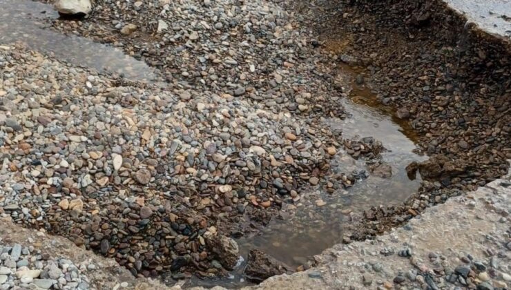 Çanakkale’de sağanak yağış: Sahil yolu kapandı!