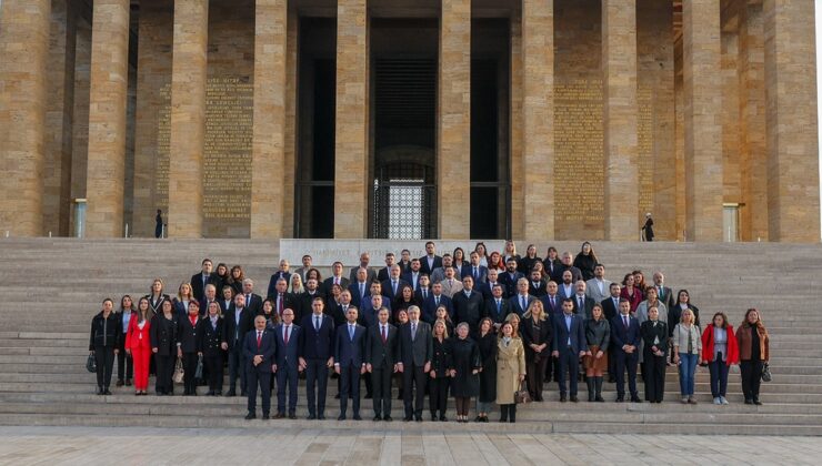 CHP heyeti Anıtkabir'i ziyaret etti