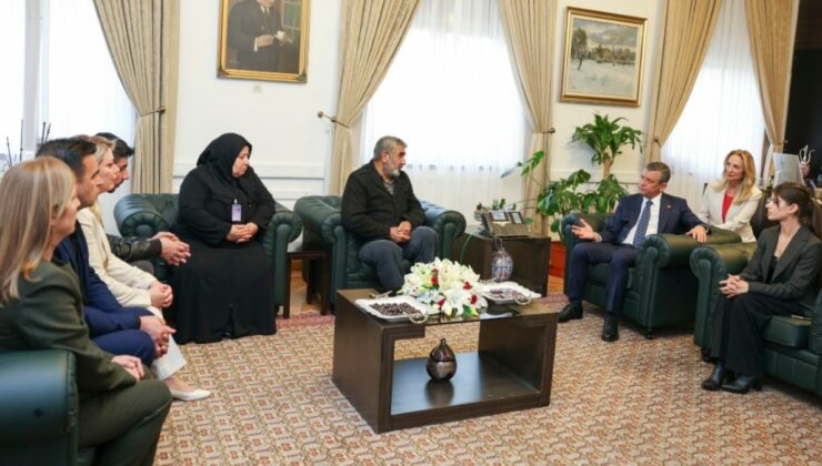 CHP lideri Özel, Rojin Kabaiş'in ailesi ve Ayşe Tokyaz'ın ikizi ile görüştü