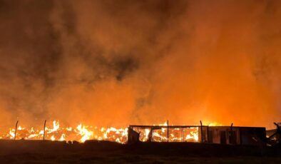 Çöp depolama alanında korkutan yangın: Alevler geceyi aydınlattı