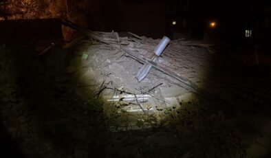 Çorum’da iki katlı metruk bina çöktü!