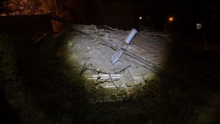 Çorum’da iki katlı metruk bina çöktü!