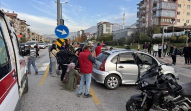 Denizli’de otomobille motosikletin çarpışması sonucu 4 kişi yaralandı