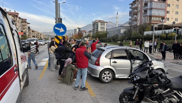 Denizli’de otomobille motosikletin çarpışması sonucu 4 kişi yaralandı