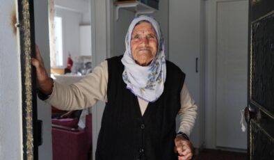 Depremde 41 ev ağır hasar almıştı, yıkılıp yapıldı: 90 yaşındaki Fatma nine yeni evinde