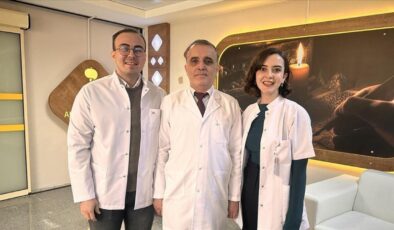 Doktor baba, kızı ve damadı aynı hastanede hizmet veriyor