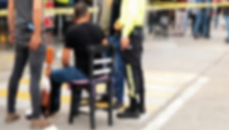 Dolmuş sırası beklerken tacize uğradı soluğu karakolda aldı